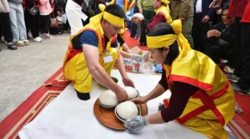 إيقاف مسابقة دق كعكة الأرز في مهرجان كون سون بسبب اضطرابات للفريق